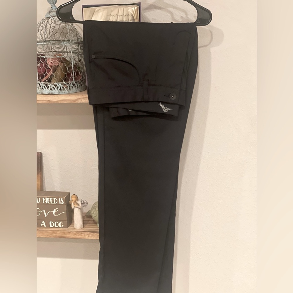 Tommy Bahama/ Black/ 36W/30L